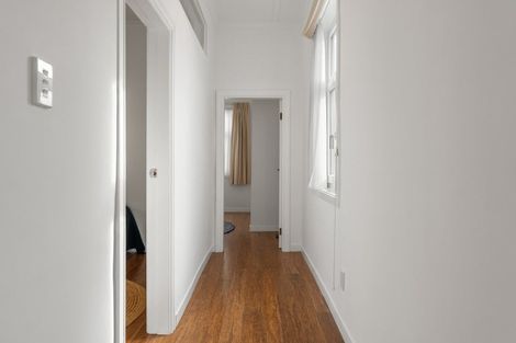 Photo of property in 17 Rolleston Street, Mount Cook, Wellington, 6021