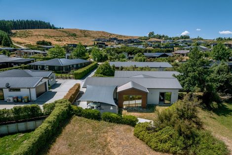 Photo of property in 15 Matipo Street, Wanaka, 9305