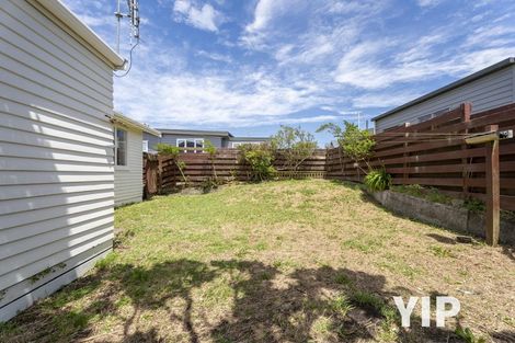 Photo of property in 10 Edgecombe Street, Newlands, Wellington, 6037