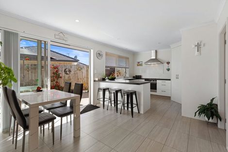 Photo of property in 24 Leet Crescent, Papamoa Beach, Papamoa, 3118