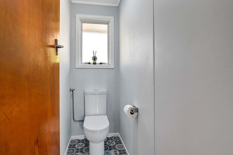 Photo of property in 2 Thames Street, Welbourn, New Plymouth, 4310