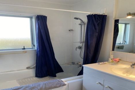 Photo of property in 1 Albatross Road, Red Beach, 0932