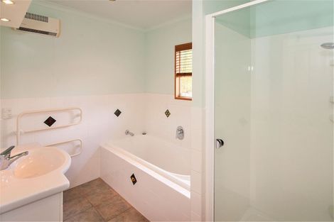 Photo of property in 190a Don Buck Road, Massey, Auckland, 0614