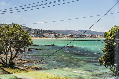 Photo of property in 318 Queens Drive, Lyall Bay, Wellington, 6022