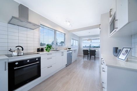 Photo of property in 102 Tirimoana Road, Te Atatu South, Auckland, 0602