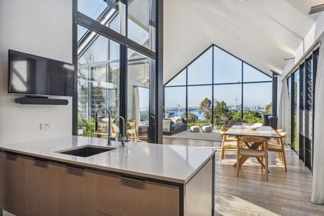 Photo of property in 22 Bridge View Road, Birkenhead, Auckland, 0626