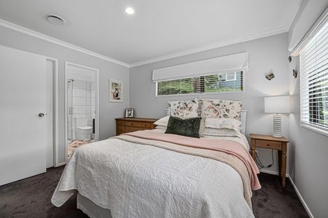 Photo of property in 51 Makiri Street, Helensville, 0800