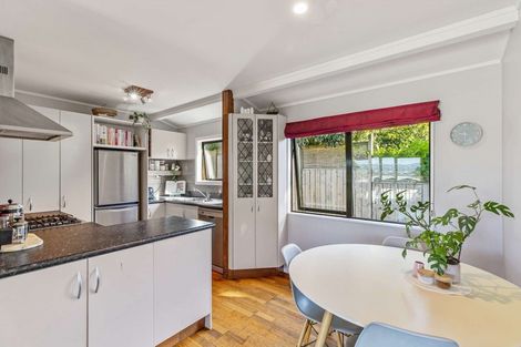 Photo of property in 6 Nielsen Place, Massey, Auckland, 0614