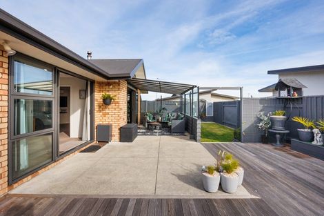 Photo of property in 12 Lorenzo Place, Kelvin Grove, Palmerston North, 4414