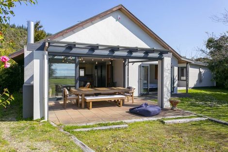 Photo of property in 14 Motuoapa Esplanade, Motuoapa, 3382