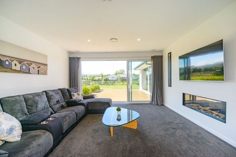 Photo of property in 33 Hartwell Drive, Kelvin Grove, Palmerston North, 4470
