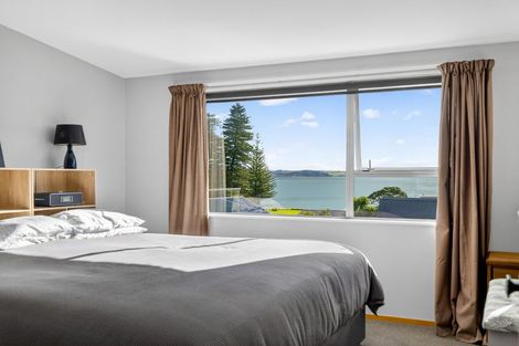 Photo of property in 15 Du Fresne Place, Russell, 0202