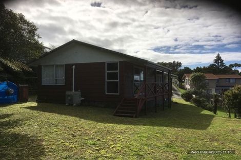 Photo of property in 10 Cheltenham Terrace, Newlands, Wellington, 6037