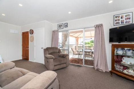 Photo of property in 5b Sheehan Road, Te Atatu South, Auckland, 0610