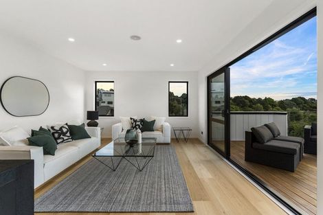 Photo of property in 28a Oliver Twist Avenue, Mellons Bay, Auckland, 2014