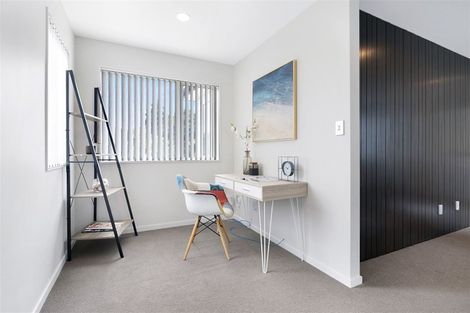 Photo of property in 30a Seaview Road, Glenfield, Auckland, 0629