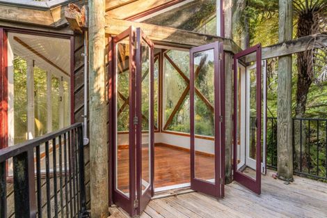 Photo of property in 40 Otitori Bay Road, Titirangi, Auckland, 0604