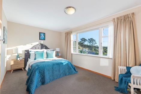 Photo of property in 19 Omega Street, Newlands, Wellington, 6037