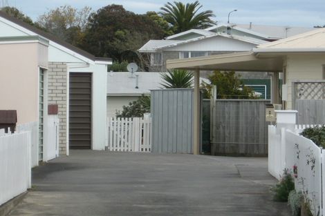 Photo of property in 2/9 Kelvin Place, Westown, New Plymouth, 4310