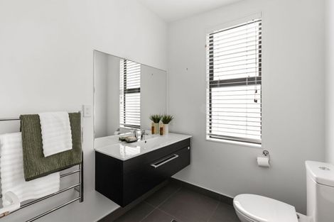 Photo of property in 2/20 Trent Street, Island Bay, Wellington, 6023