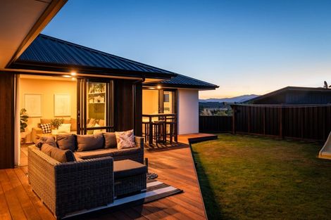 Photo of property in 9 Sarges Way, Lake Hawea, Wanaka, 9382