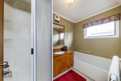 Photo of property in 4 Calder Place, Feilding, 4702