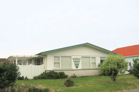 Photo of property in 2/11 Avondale Road, Taradale, Napier, 4112