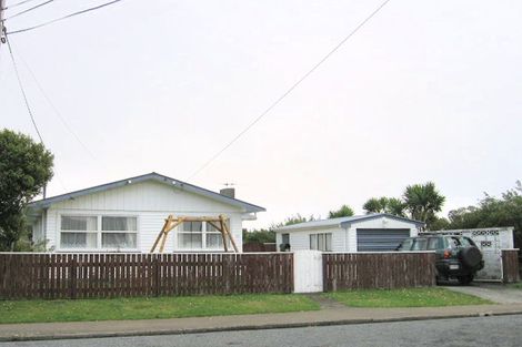 Photo of property in 35 Oswald Crescent, Paparangi, Wellington, 6037
