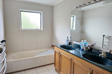 Photo of property in 60 Leeward Drive, Whitby, Porirua, 5024