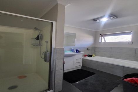 Photo of property in 33 Tarapiroe Avenue, Takanini, 2112