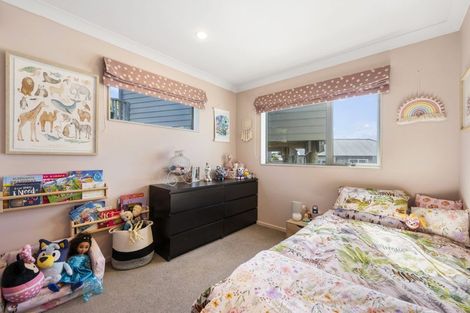 Photo of property in 63 Glanmire Road, Newlands, Wellington, 6037