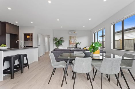 Photo of property in 98 Pepene Avenue, Takanini, 2112