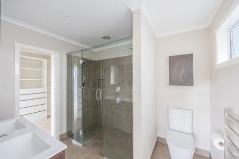 Photo of property in 17 Bevyn Street, Castor Bay, Auckland, 0620
