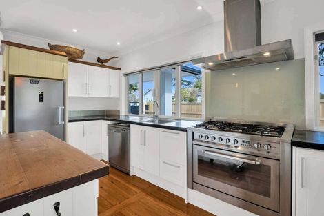 Photo of property in 16 Tregarth Street, Saint Johns Hill, Whanganui, 4501