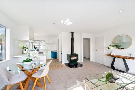 Photo of property in 9 Imperial Place, Henderson, Auckland, 0612