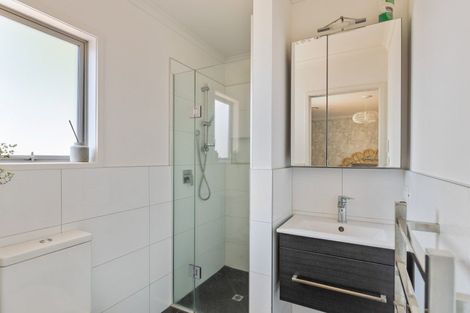 Photo of property in 2a Portland Drive, Highlands Park, New Plymouth, 4312