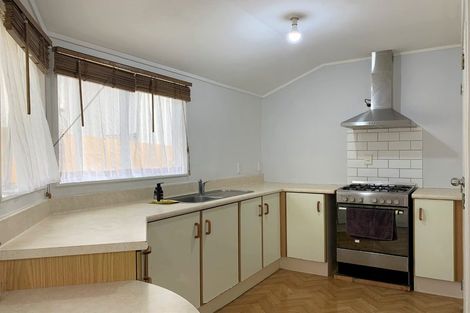 Photo of property in 5 Newington Road, Henderson, Auckland, 0612