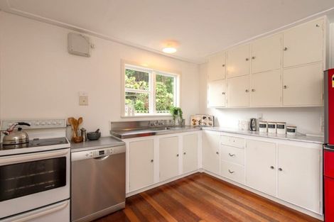 Photo of property in 186a Queens Drive, Lyall Bay, Wellington, 6022