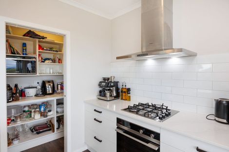 Photo of property in 16 Cyprus Place, Fitzherbert, Palmerston North, 4410