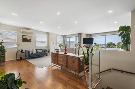 Photo of property in Wilk Heights, 2/8 Wilk Lane, Browns Bay, Auckland, 0630