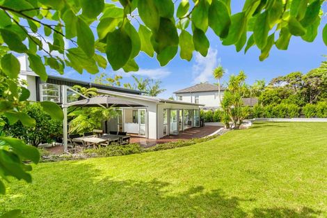 Photo of property in 40 Kittiwake Drive, Schnapper Rock, Auckland, 0632