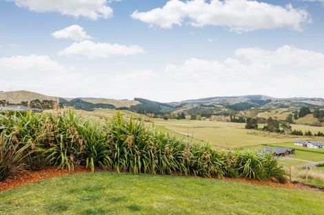Photo of property in 16 Cyprus Place, Fitzherbert, Palmerston North, 4410