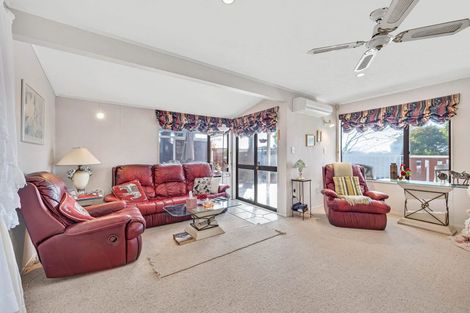 Photo of property in 7 Metric Place, Te Atatu South, Auckland, 0610