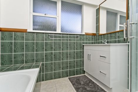 Photo of property in 1/223 Eskdale Road, Birkenhead, Auckland, 0626