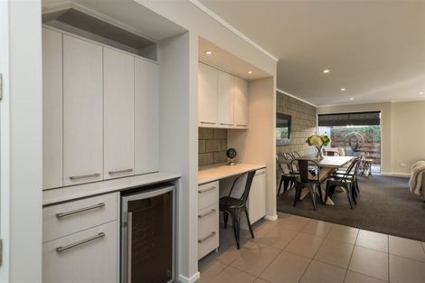 Photo of property in 142 Holly Road, St Albans, Christchurch, 8014