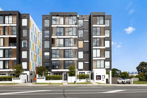 Photo of property in Frank Sargeson Apts, 302/80 Anzac Street, Takapuna, Auckland, 0622