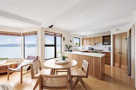 Photo of property in 38 Napier Street, Karaka Bays, Wellington, 6022