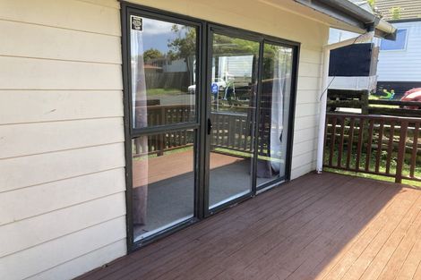 Photo of property in 102 Kemp Road, Massey, Auckland, 0614