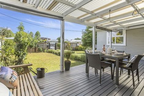 Photo of property in 15 Enderby Drive, Te Atatu Peninsula, Auckland, 0610