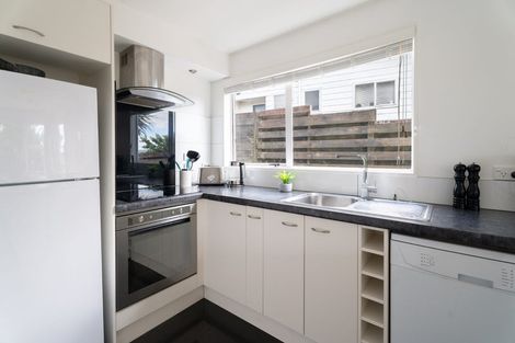 Photo of property in 12a Kingsbridge Place, Newlands, Wellington, 6037